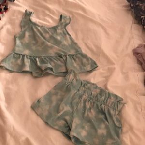 Matches top and shorts size12m